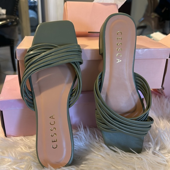 LOW HEEL SLIPPERS SIZE 7 NEW NEVER WORN - Picture 2 of 4